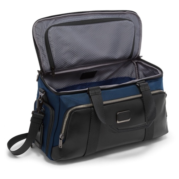 Tumi ALPHA BRAVO McCoy Gym Bag Navy & Black NWT EXCLUSIVE - Picture 2 of 7